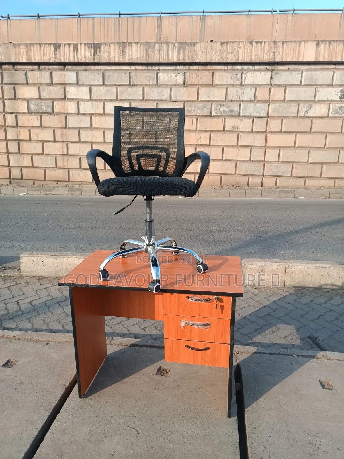 Unique Design Office Desk With Mesh Office Chair Gf8mj