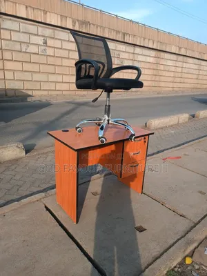Lockable Brown Office Desk With Mesh Office Chair Cf2qz