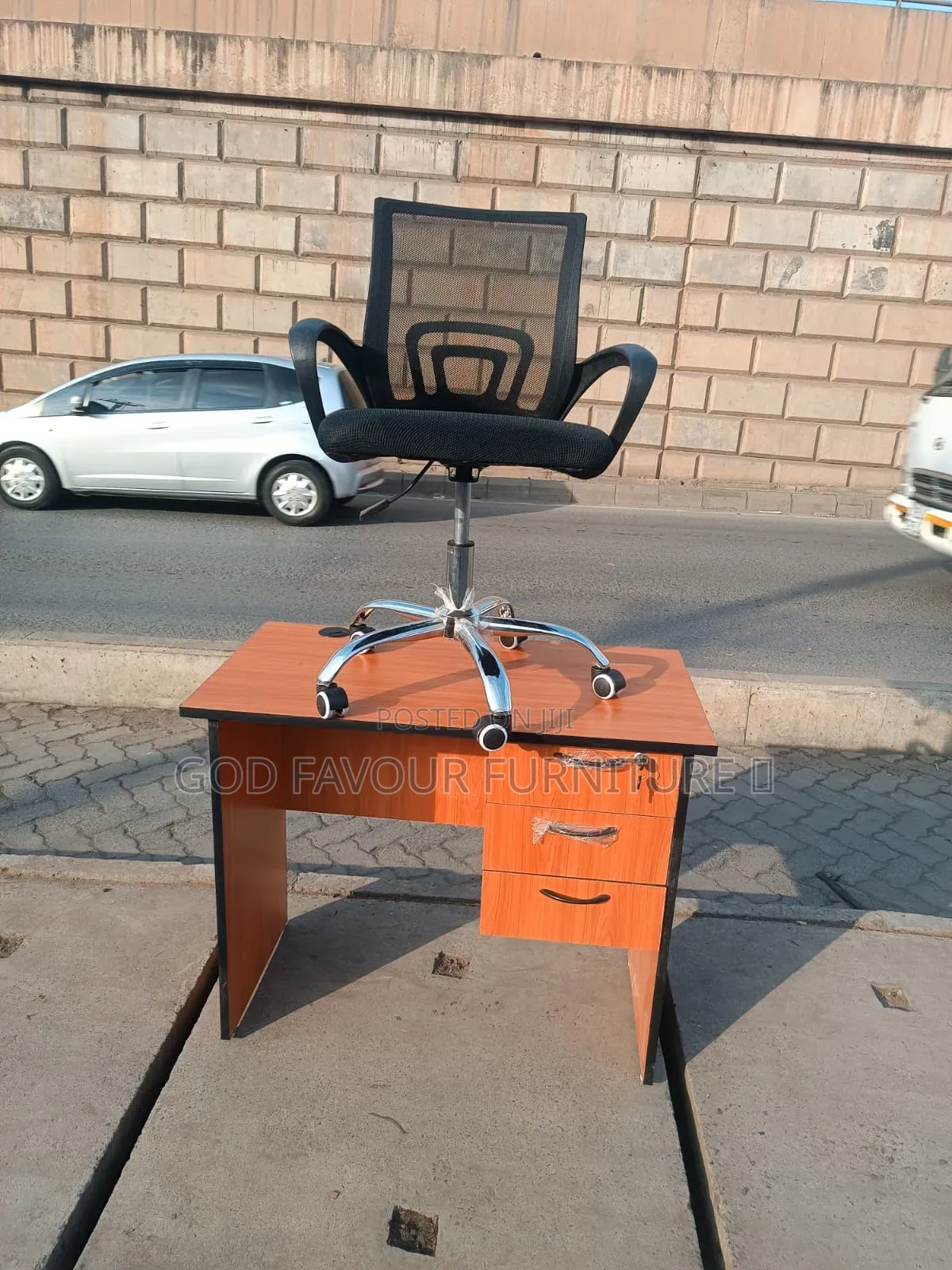 Quality New Office Desk With Mesh Swivel Office Chair Gv2k