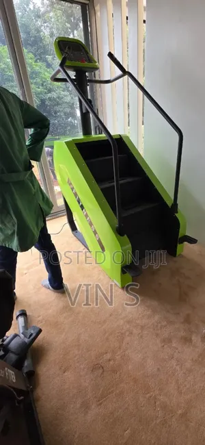 Stairmasters) Stairmastérs/ Stairmastėrs