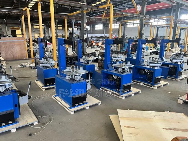 Roadbuck Italy Tyre Changer Machine Electric Three Phase - thumbnail 2
