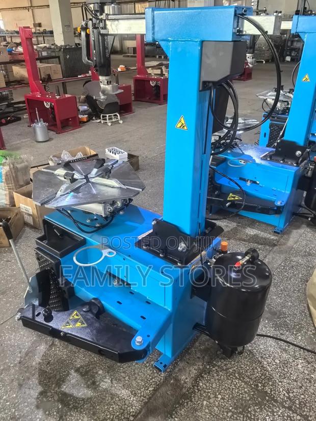 Roadbuck Italy Heavy Duty Tyre Changer Machine Commercial.