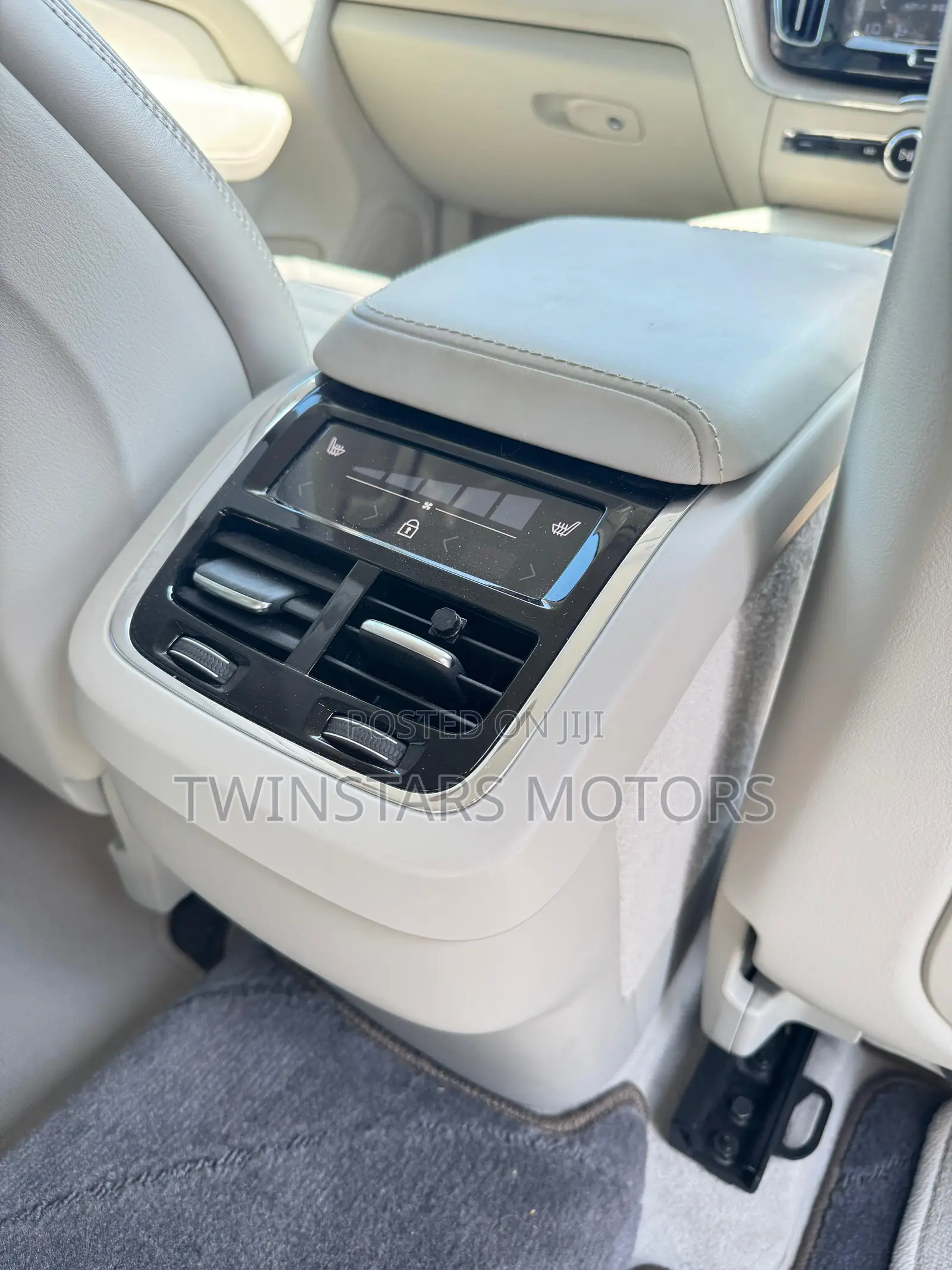Volvo XC60 T5 R-Design FWD 2019 Gray