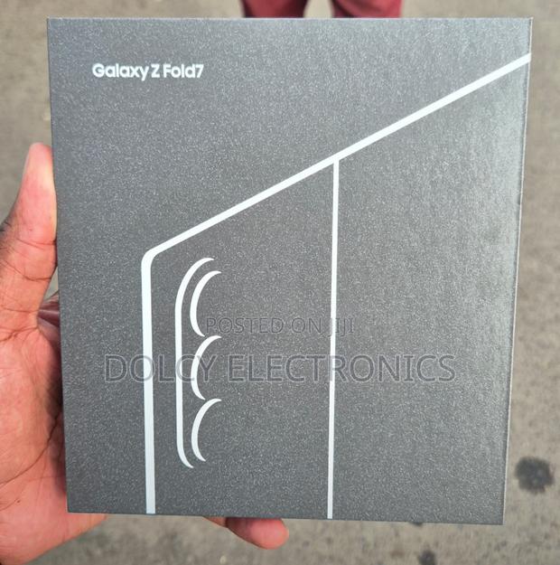 New Samsung Galaxy Z Fold7 256 GB Silver - thumbnail 2