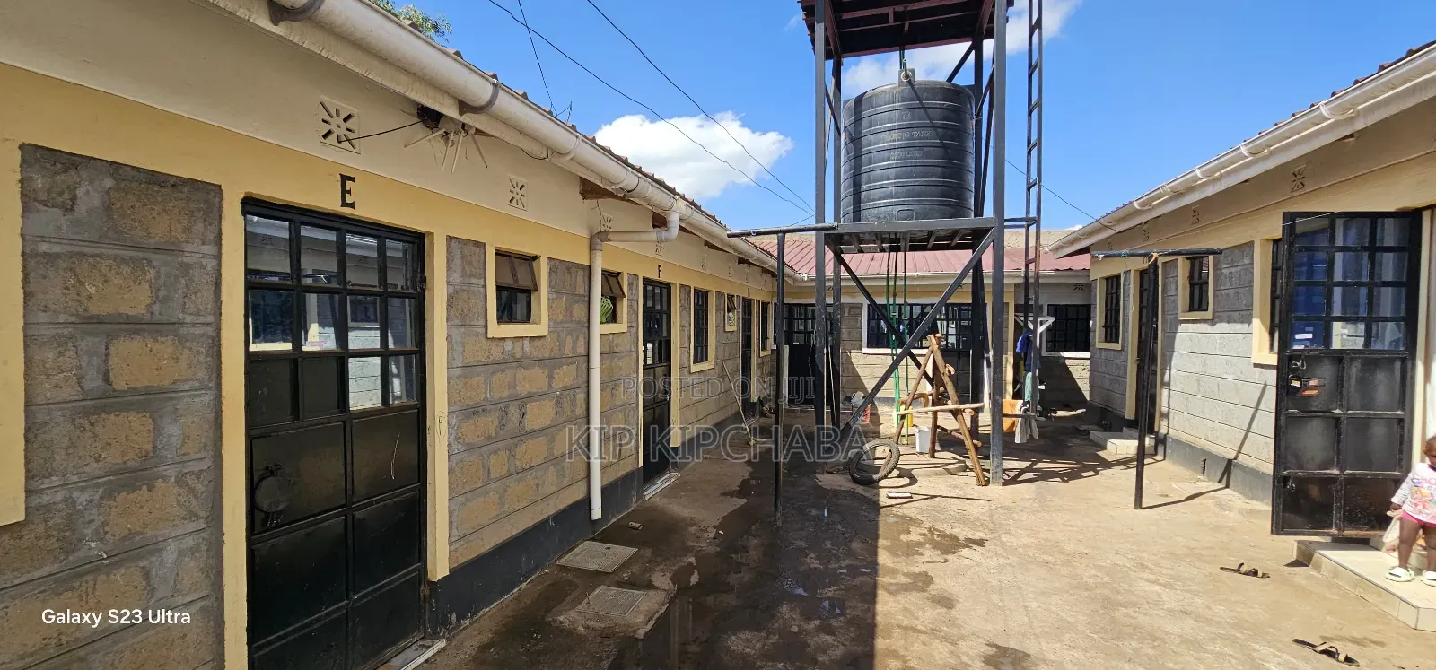 18bdrm Duplex in Kimumu for sale