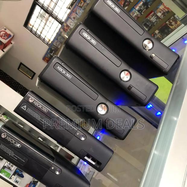 Plug and Play Xbox 360 With 10games.