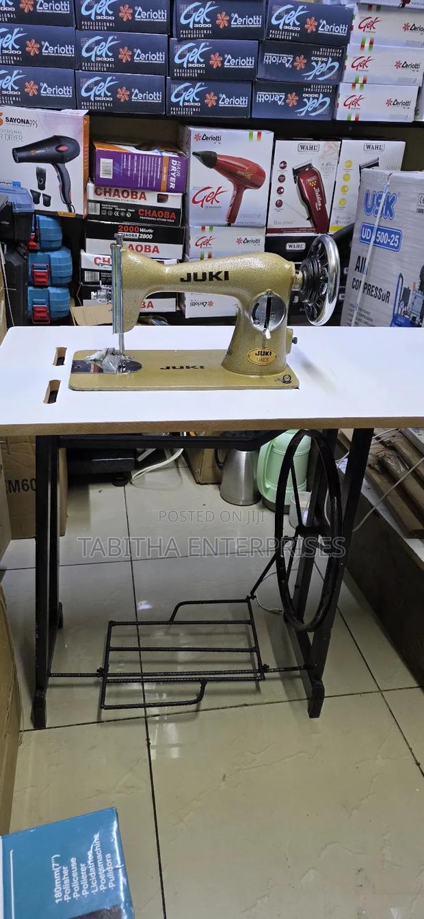 Commercial Sewing Machine/