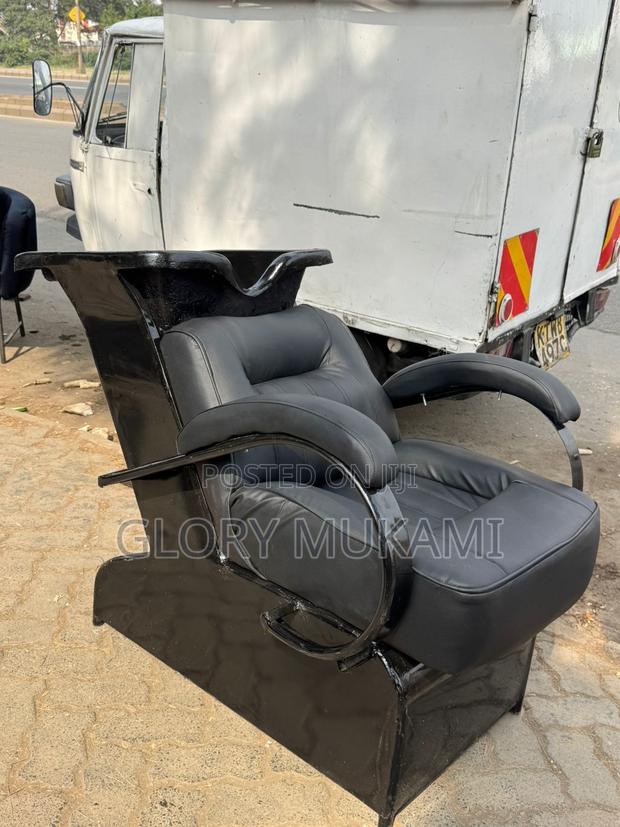 Salon Sink Chair - main view