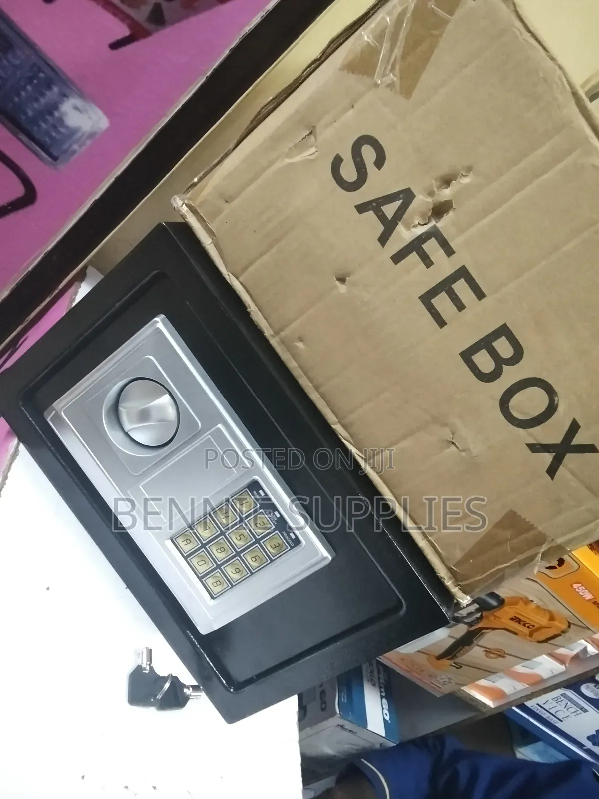 Suitable Safe Box / Safe Box