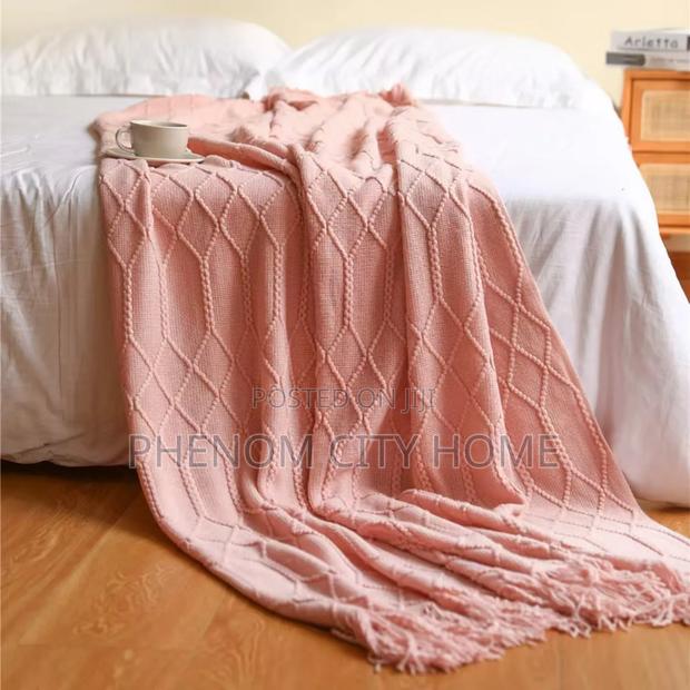 White Knitted Throw Blankets - thumbnail 2