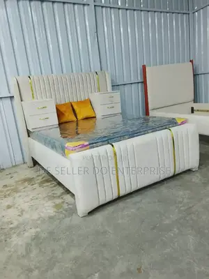 White Chesterfield 5*6 With Mattress