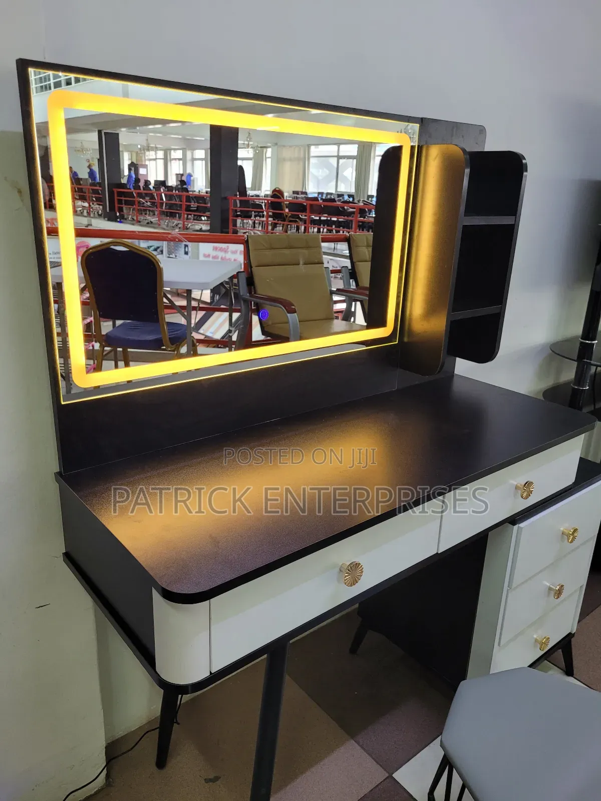 Modern Dressing Table With Led Lights