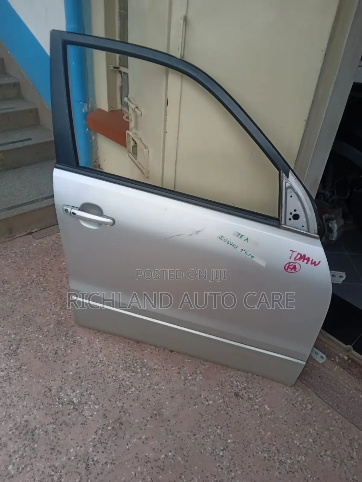 Suzuki Escudo Front Right Door
