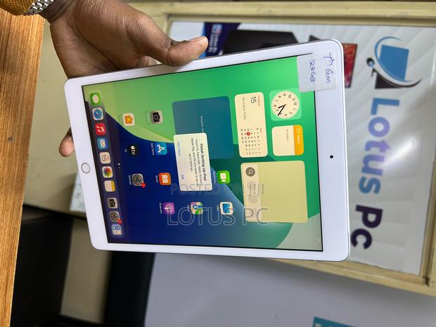 Apple iPad 10.2 (2019) 128 GB Silver - main view