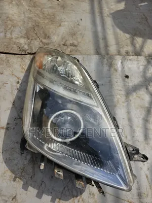 Prius 2006 Head Lights (Good Condition)