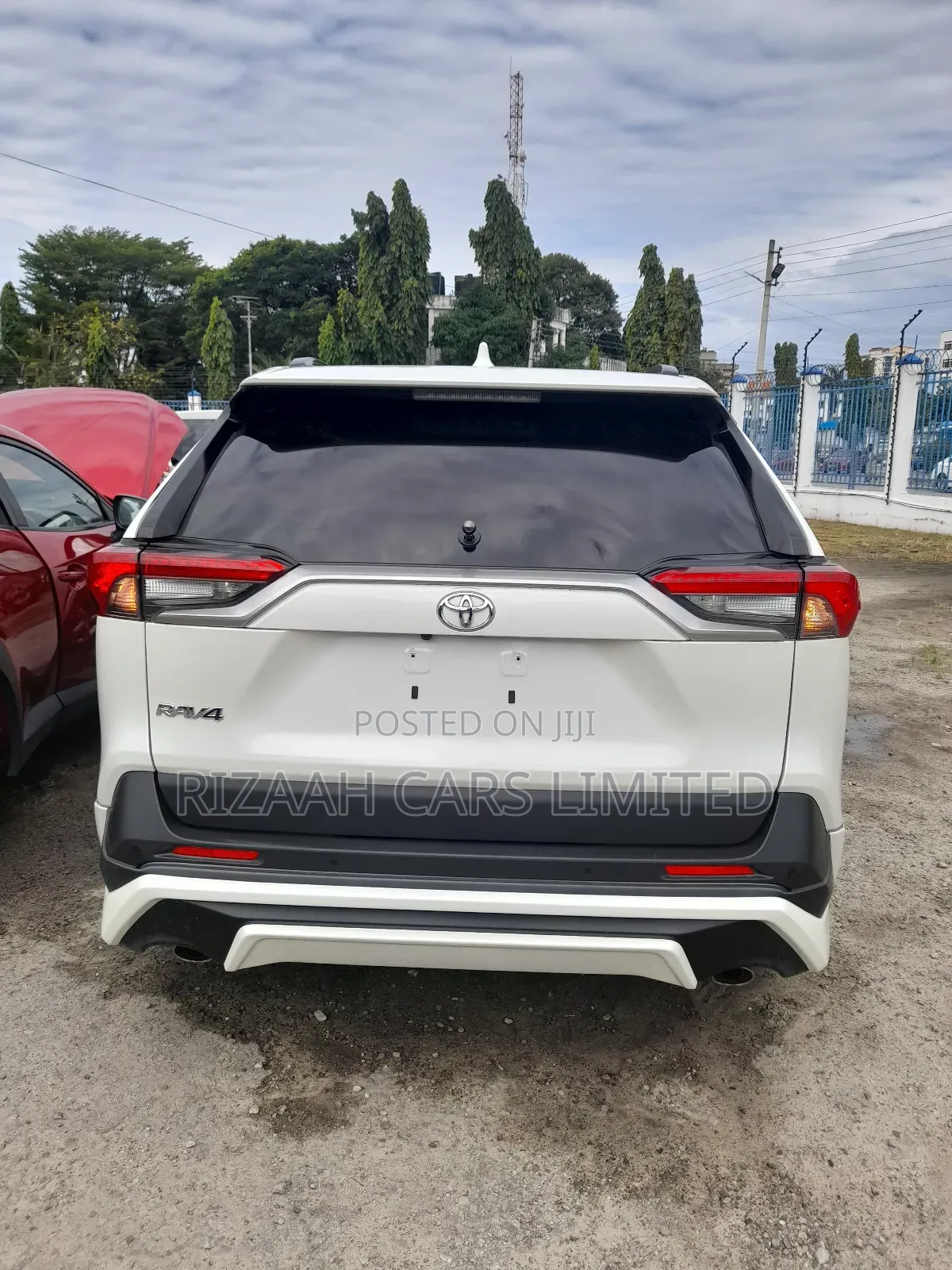 Toyota RAV4 XLE FWD 2019 White
