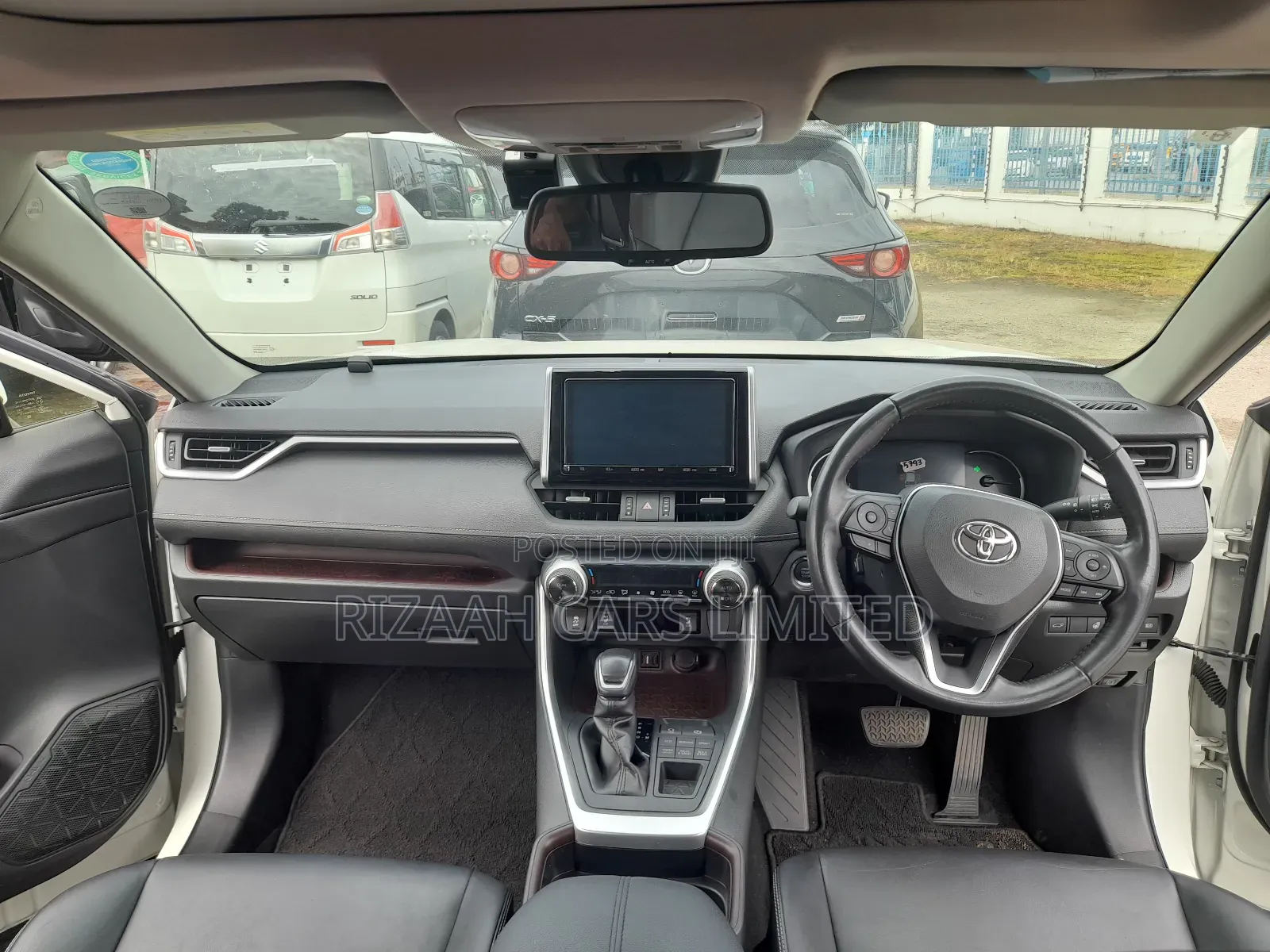 Toyota RAV4 XLE FWD 2019 White