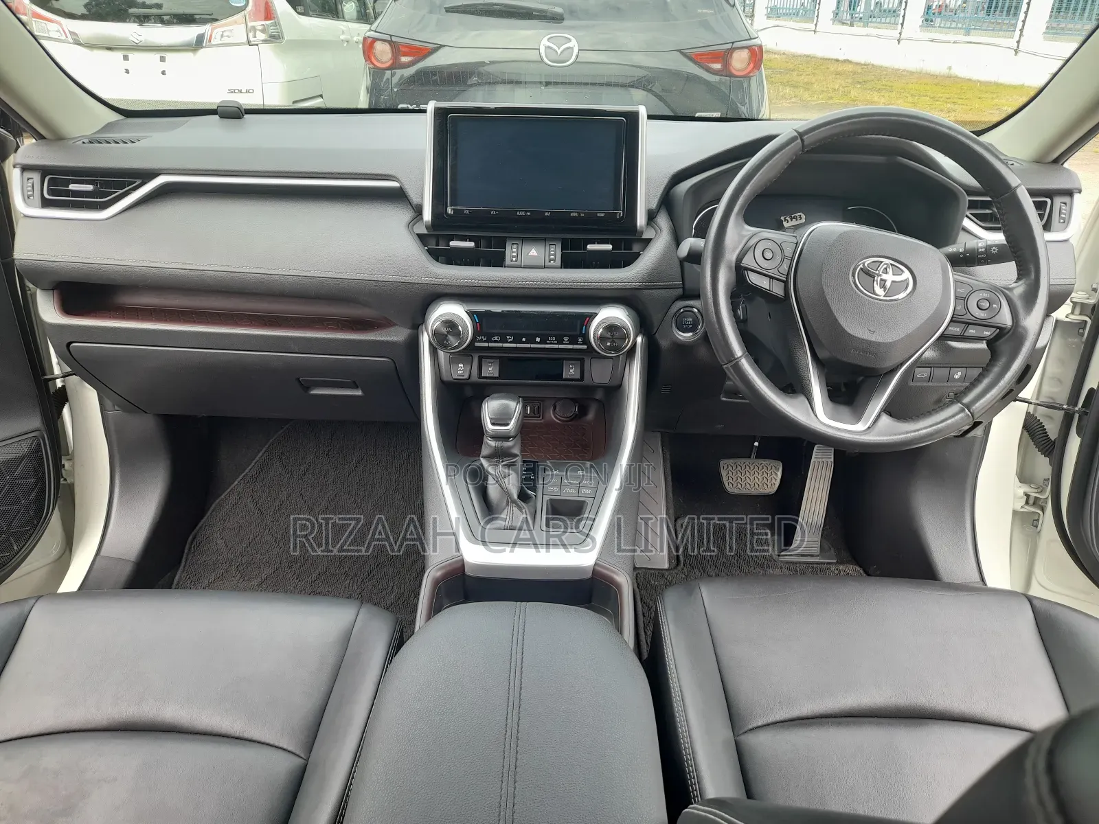 Toyota RAV4 XLE FWD 2019 White