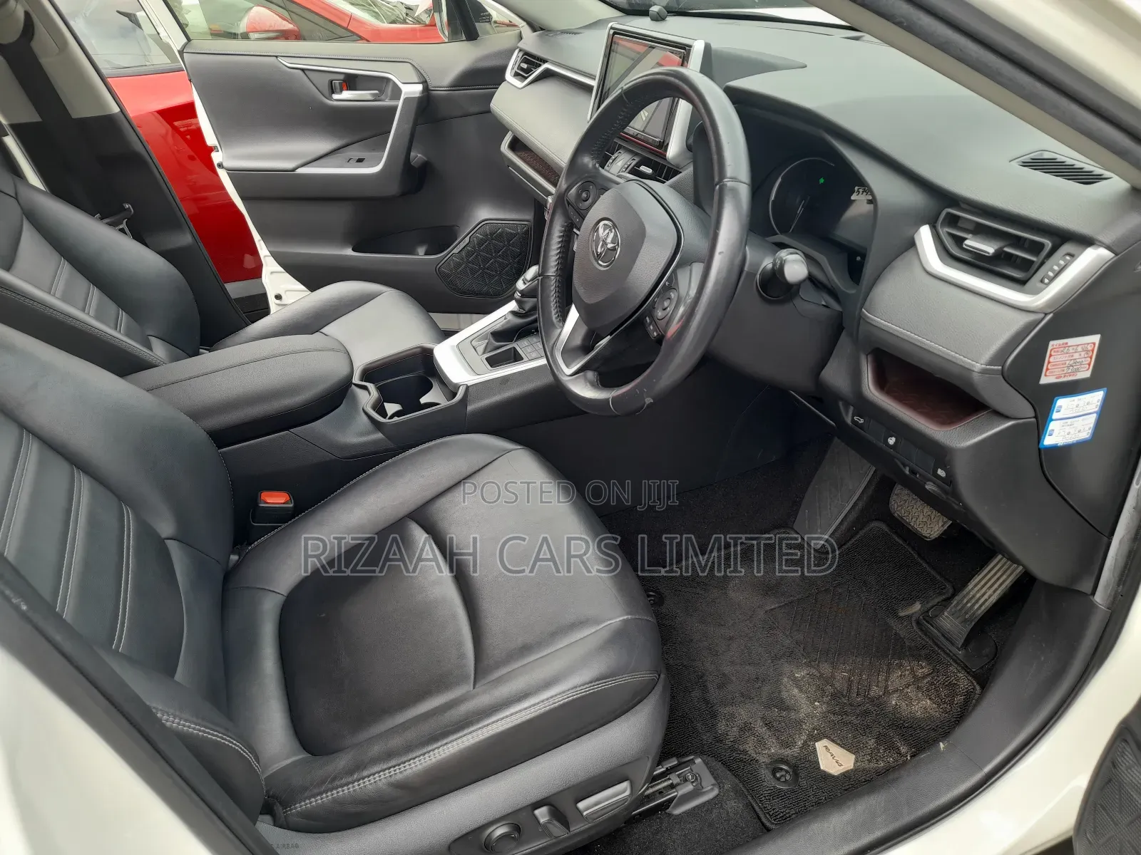 Toyota RAV4 XLE FWD 2019 White