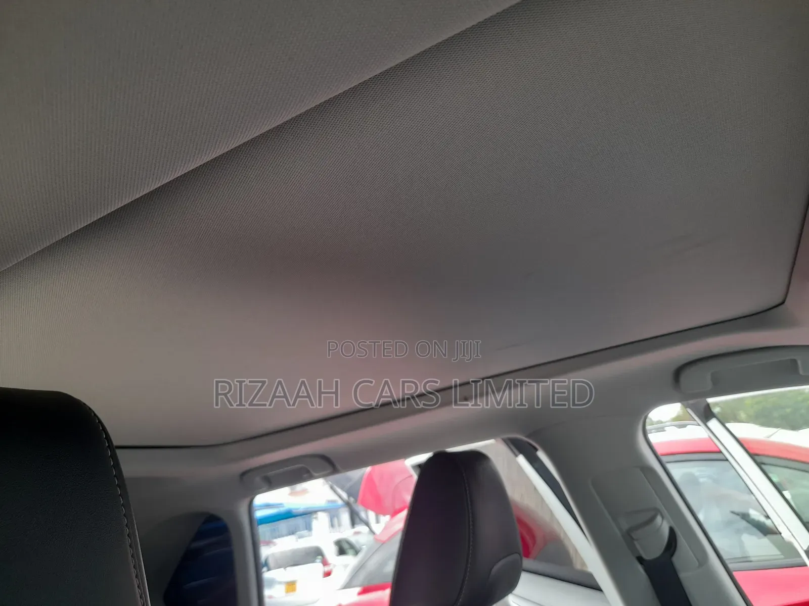 Toyota RAV4 XLE FWD 2019 White