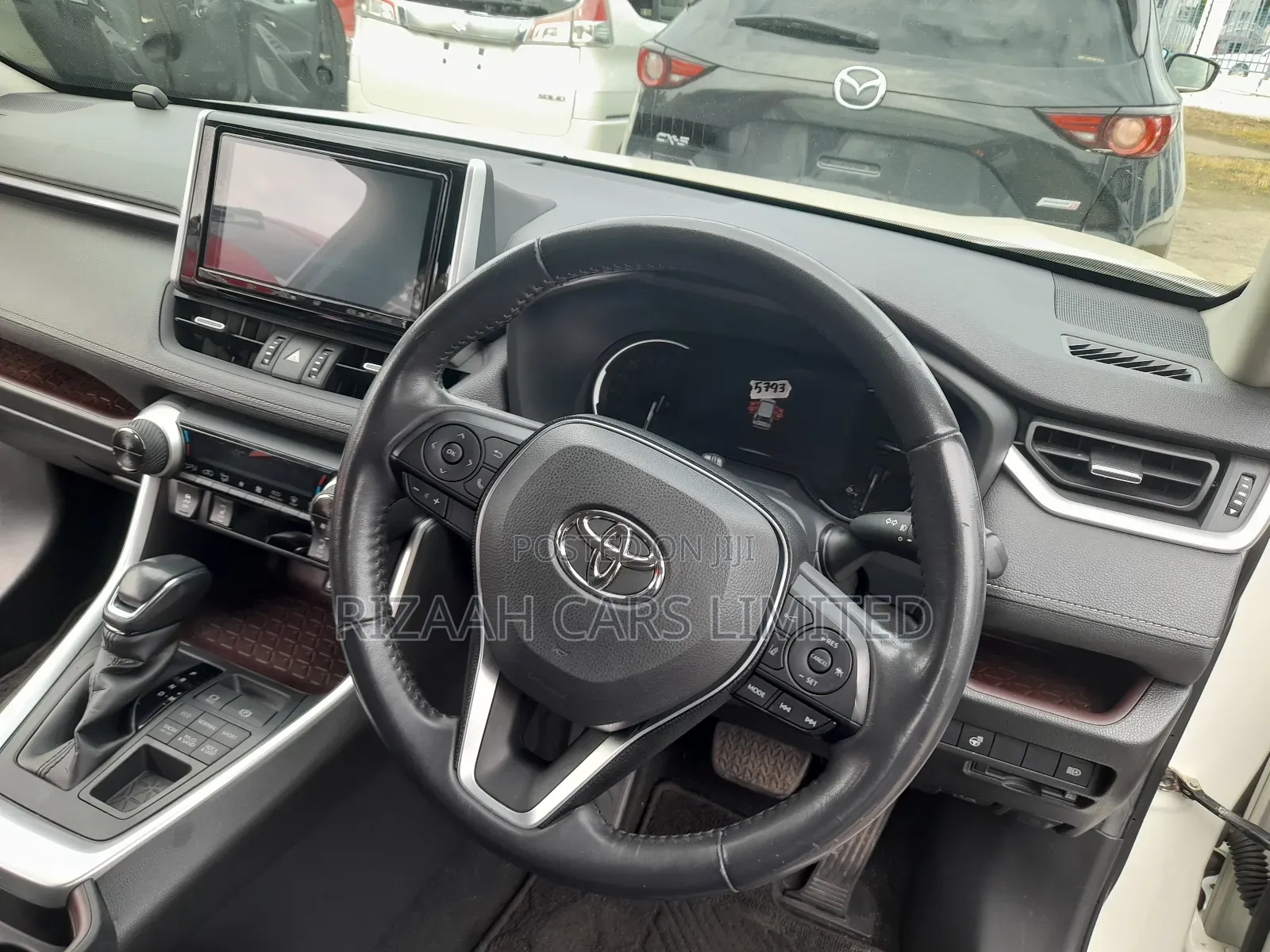 Toyota RAV4 XLE FWD 2019 White