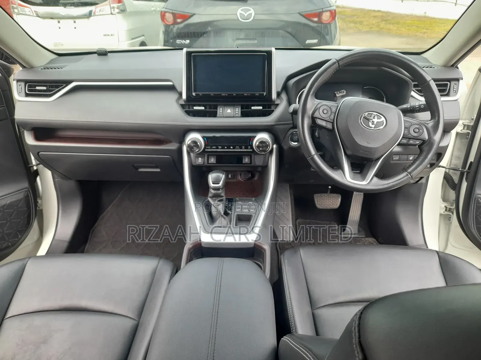 Toyota RAV4 XLE FWD 2019 White