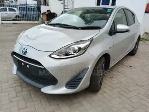 Toyota Aqua 2018 Silver