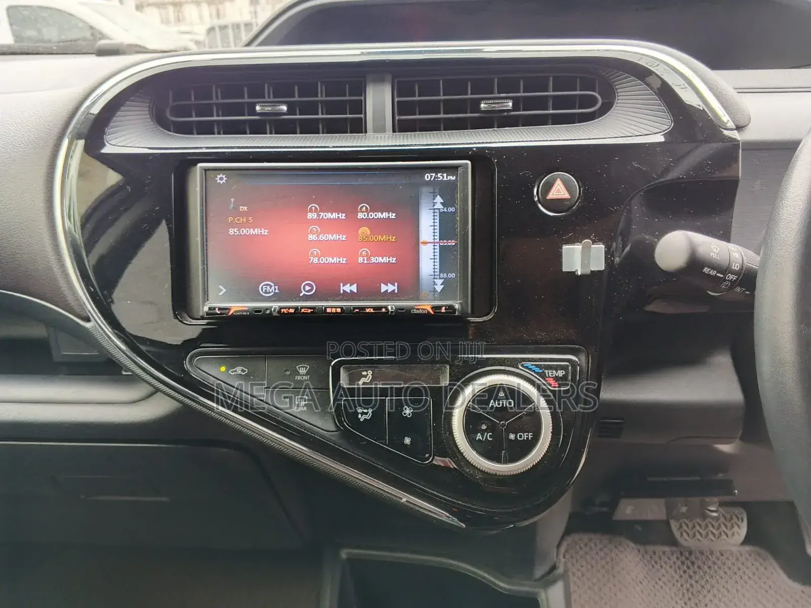 Toyota Aqua 2018 Silver