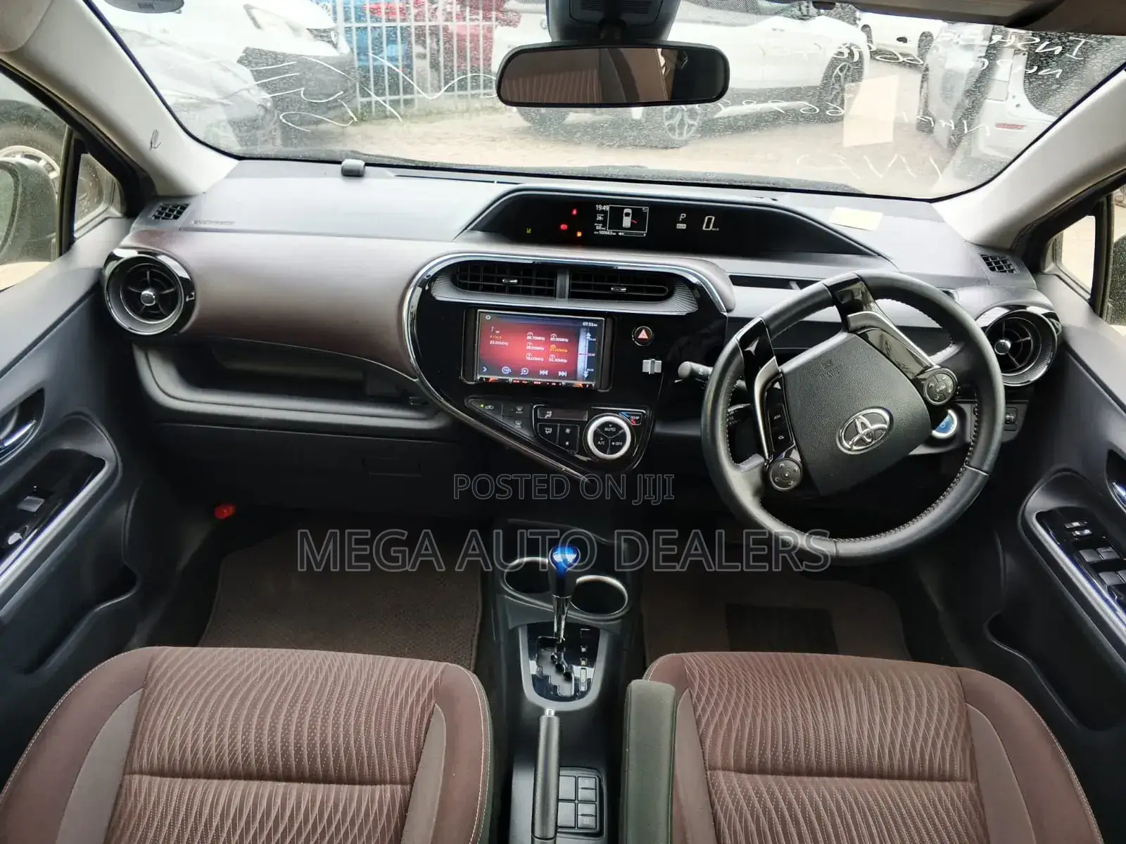 Toyota Aqua 2018 Silver