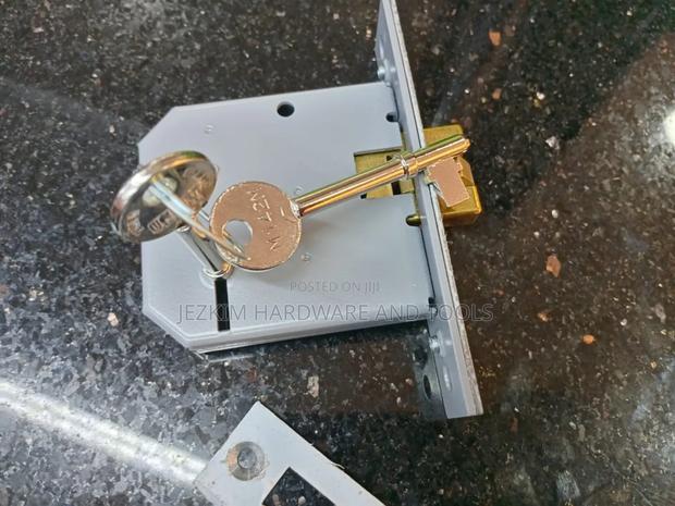 Sliding Door/Gate Lock - thumbnail 2