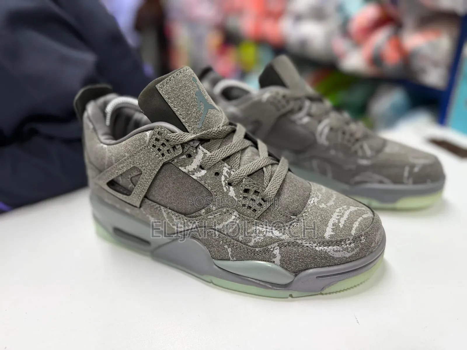 Air Jordan 4 Kaws Glow in the Dark 37-45 at 2500
