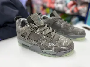 Air Jordan 4 Kaws Glow in the Dark 37-45 at 2500
