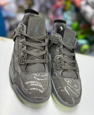 Air Jordan 4 Kaws Glow in the Dark 37-45 at 2500