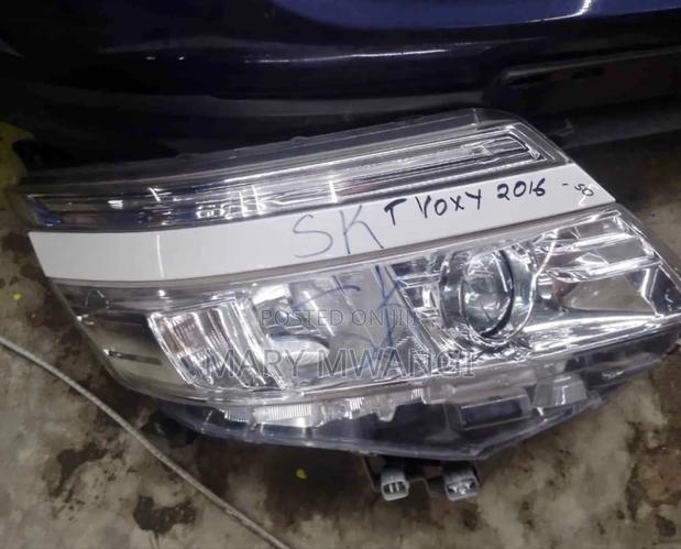 Ex Japan Voxy 2016 Xenon Headlight - main view