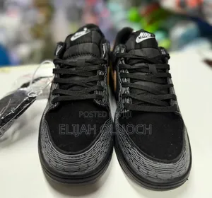 Nike Dunk "Supreme Panda Prank