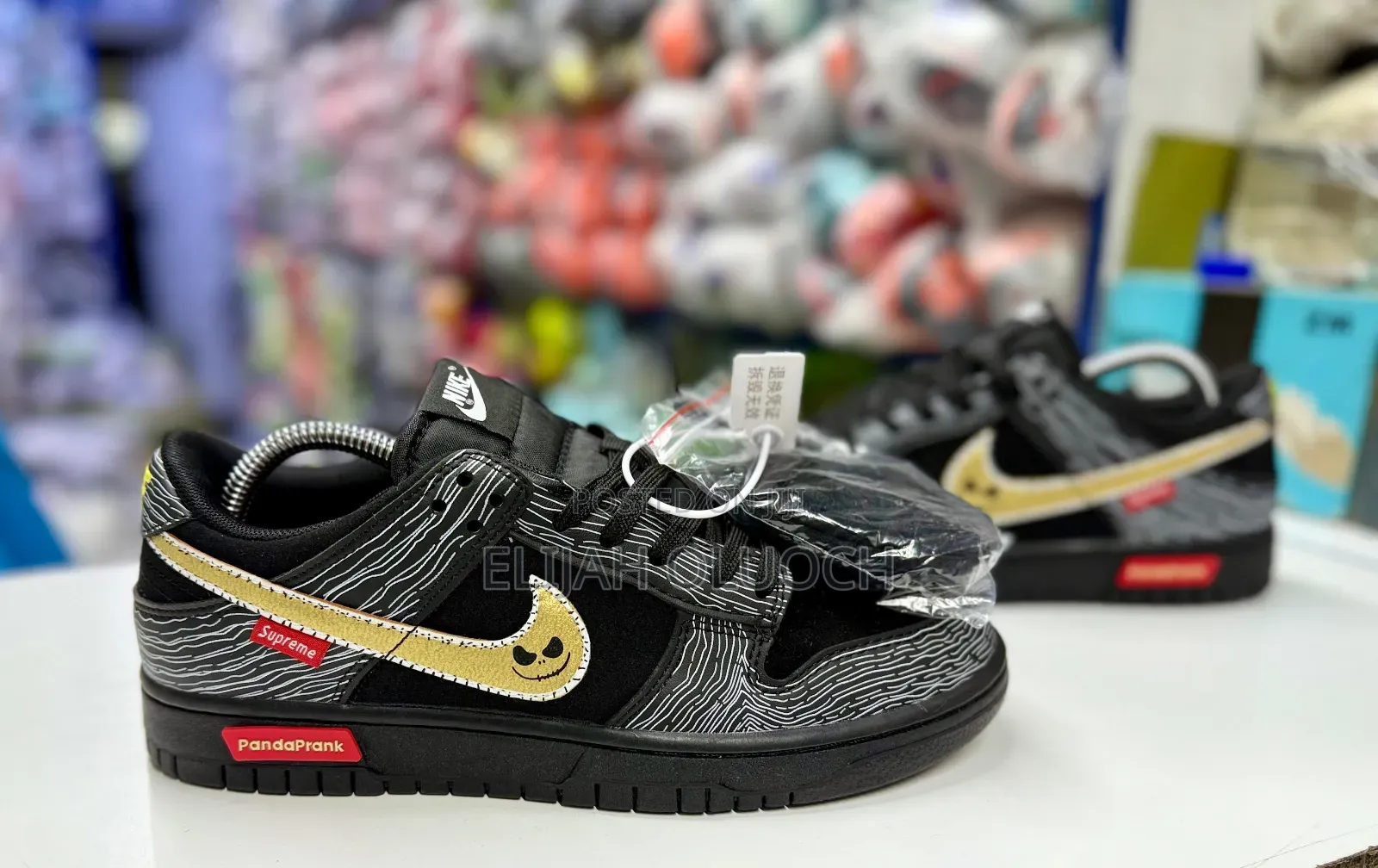 Nike Dunk "Supreme Panda Prank