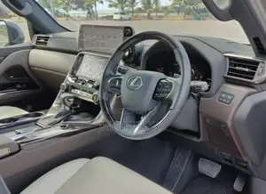 Lexus LX 2023 Green