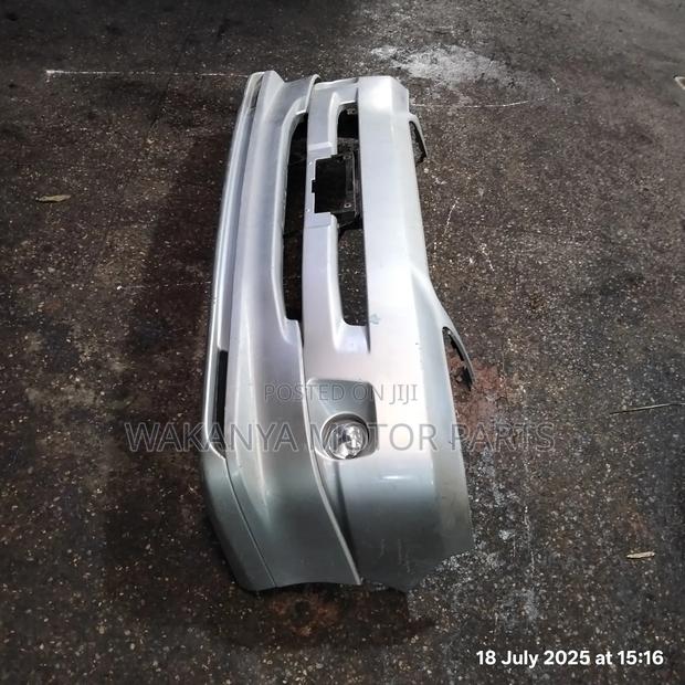 Toyota Noah 2002/2003 Front Bumper With Body Kit And Fogs - thumbnail 2