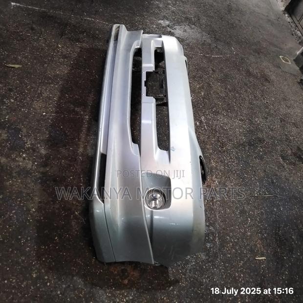 Toyota Noah 2002/2003 Front Bumper With Body Kit And Fogs - thumbnail 3