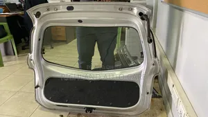 Nissan March Boot