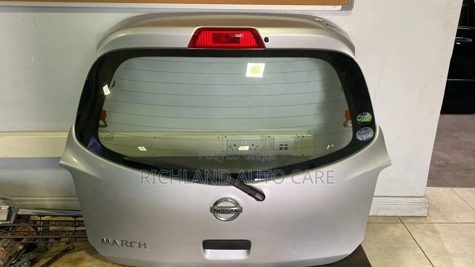 Nissan March Boot