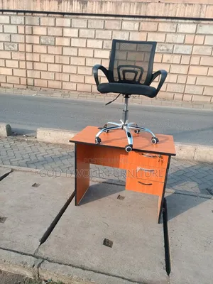 Quality Lockable Brown Office Desk With Mesh Office Chair T4
