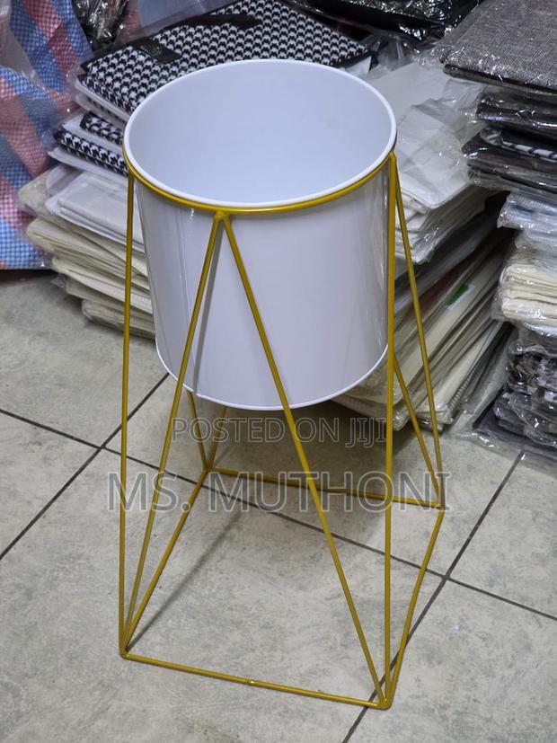 Nordic Geometric Metal Iron Plant Display Planter - thumbnail 2