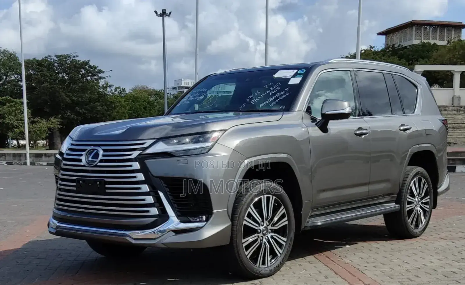 Lexus LX 2023 Green