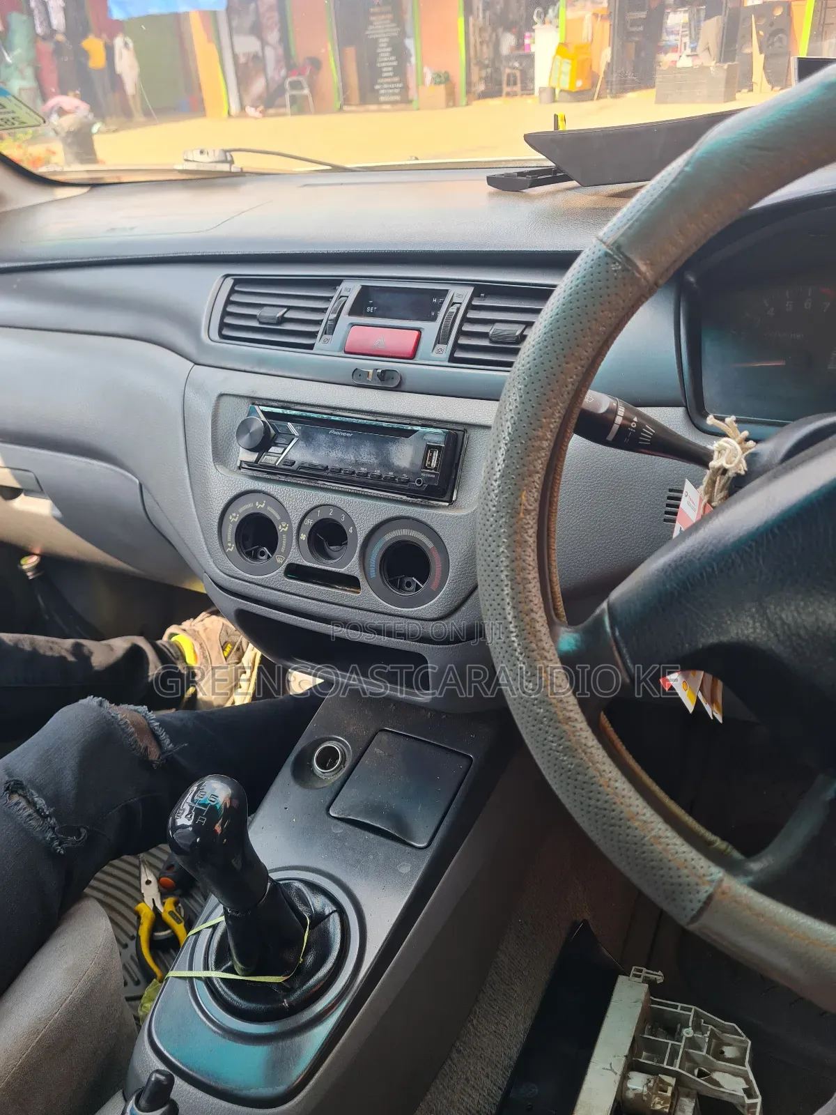 Mitsubishi Lancer 2000+Aftermarket Android Radio Available