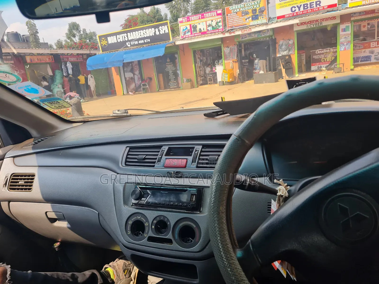 Mitsubishi Lancer 2000+Aftermarket Android Radio Available