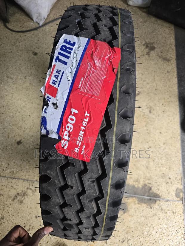 825r16 Sportrak Tyre