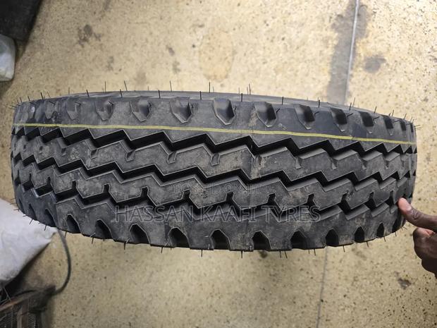 825r16 Sportrak Tyre - thumbnail 2