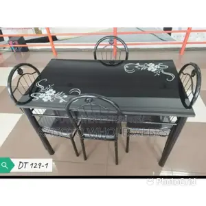Dt129-1. Four Sitter Dinning Table