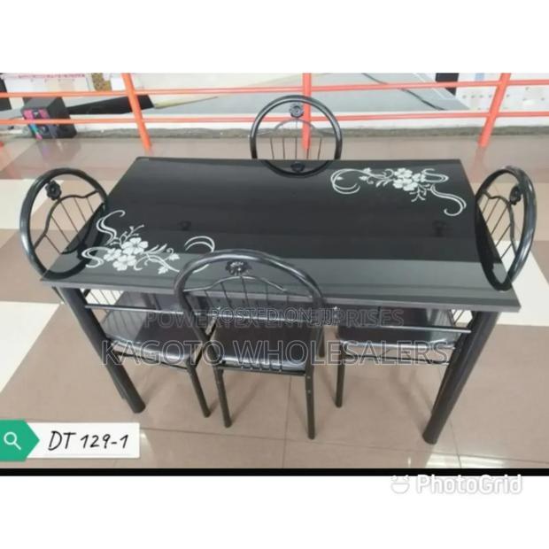 Dt129-1. Four Sitter Dinning Table